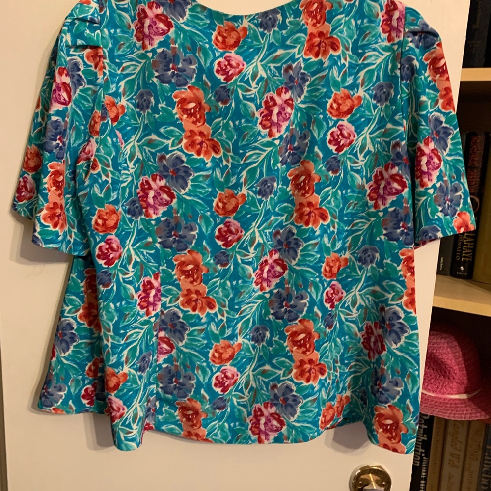 Leslie Fay Floral Top in Teal, Red, and Purple - Picture 3 of 3